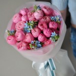 Bouquet No. 104: Peony roses with forget-me-nots