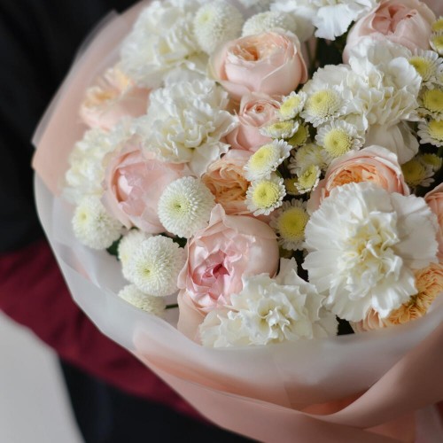 Букет №105 белые, нежно-розовые и персиковые тона