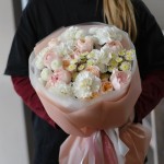 Букет №105 в белых нежно-розовых и персиковых тонах — общий вид