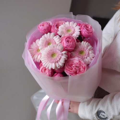 Букет №106 герберы и пионовидные розы