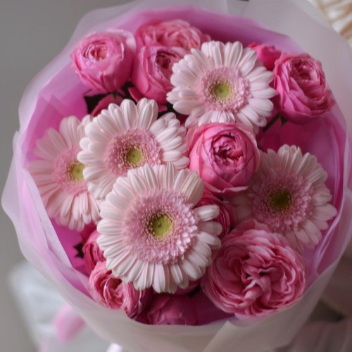 Букет №106 герберы и пионовидные розы