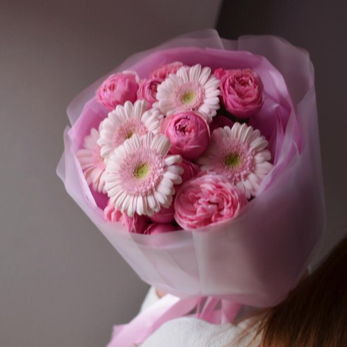 Букет №106 герберы и пионовидные розы