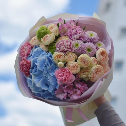Букет №130 гортензия и розы