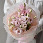 монобукет Эустома Пинк S в упаковке доставка Минск