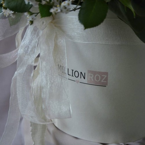 Композиция из пионовидной розы