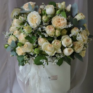 Композиция из пионовидной розы