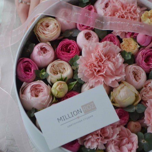 Композиция в коробке