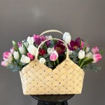 51 tulpan in korzine