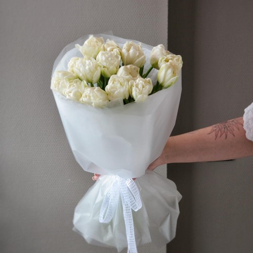 Букет из 15 пионовидных тюльпанов белых