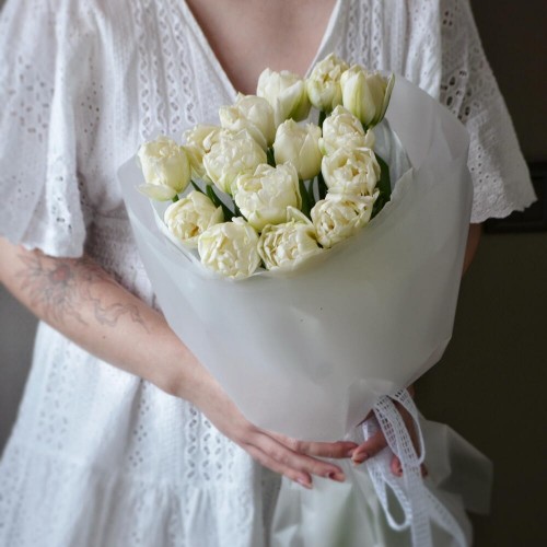 Букет из 15 пионовидных тюльпанов белых