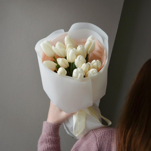 Букет из 15 тюльпанов белых