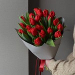 Букет из 21 пионовидного красного тюльпана