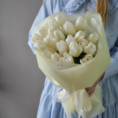 Букет из 21 тюльпана белого