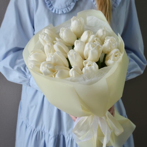 Букет из 21 тюльпана белого