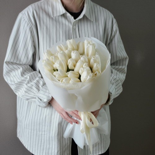 Букет из 25 тюльпанов белых