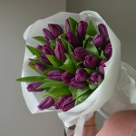 Фиолетовый букет из 31 тюльпана