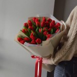 Букет из 31 пионовидного красного тюльпана