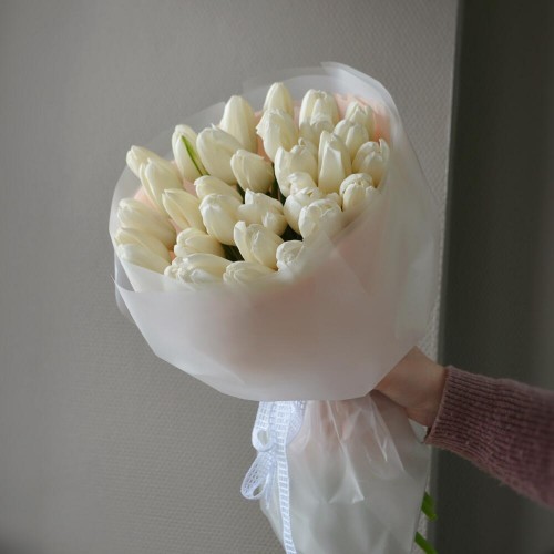 Букет из 31 тюльпана белого