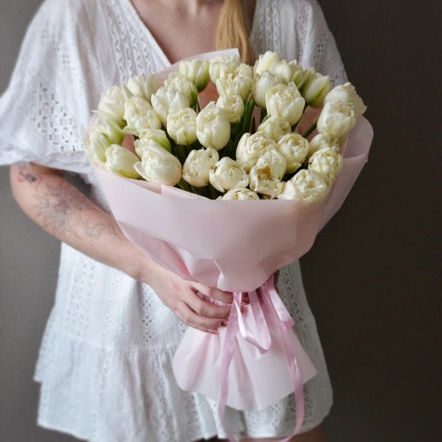 Букет из 35 пионовидных тюльпанов белых
