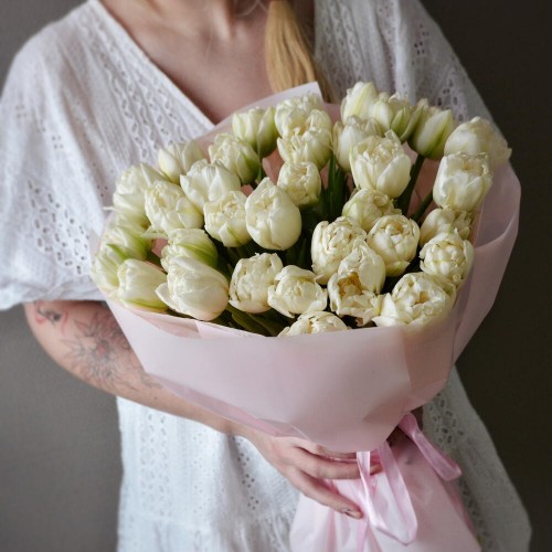 Букет из 35 пионовидных тюльпанов белых