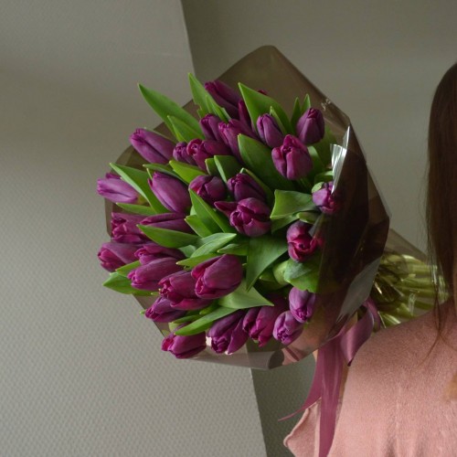 Букет из 35 тюльпанов фиолетовых