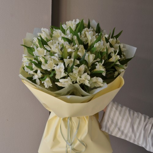 Букет из 15 альстромерий