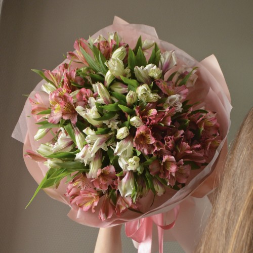 Букет из 21 альстромерии