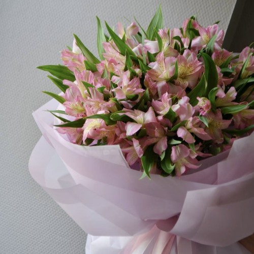 Букет из 21 альстромерии