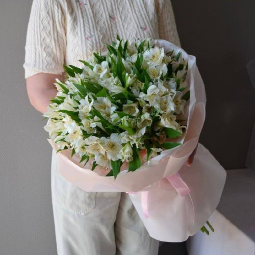 Букет из 31 альстромерии