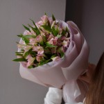 сколько стоят 9 розовых альстромерий с доставкой Минск