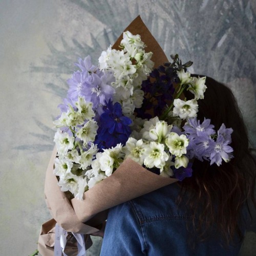 Монобукет «Дельфиниум»