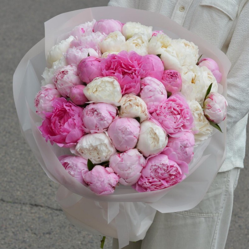 A bouquet of 45 mixed peonies