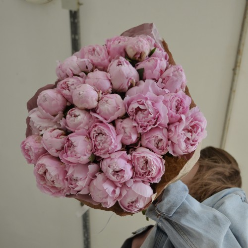 Букет из 31 пиона Sarah Bernhardt