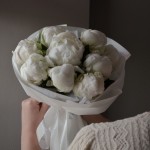 Букет из 9 пионов белых