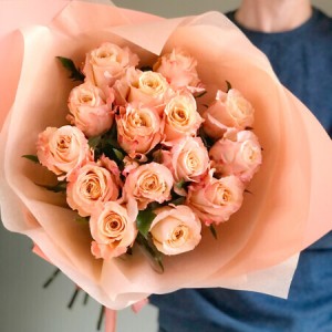 Букет из 15 пионовидных роз Shimmer