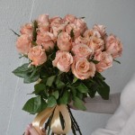 Букет из 21 пионовидной розы Shimmer