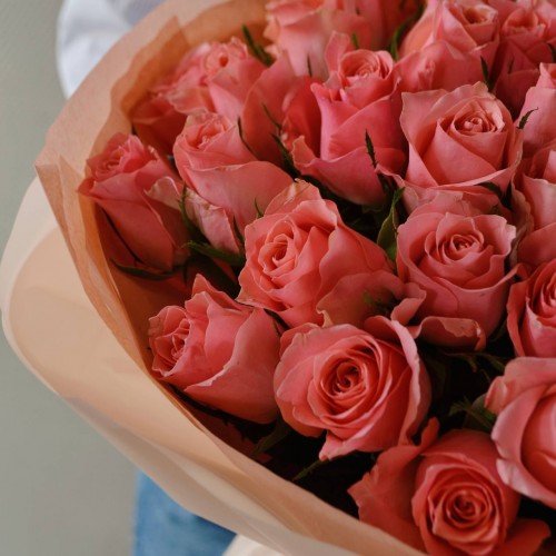 35 pink roses