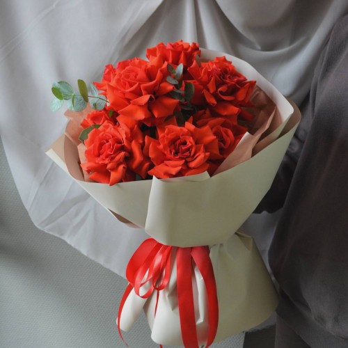 Букет «Французские розы с эвкалиптом»