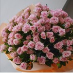 Букет из 21 кустовой розы розовой