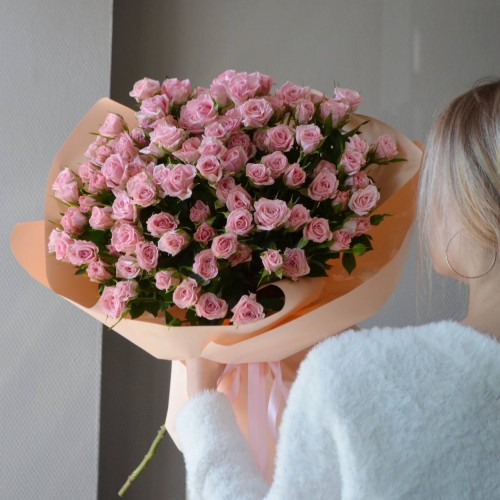 Букет из 21 кустовой розы розовой